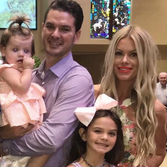 Meet your Posher, Chiquita - Picture 3 of 3